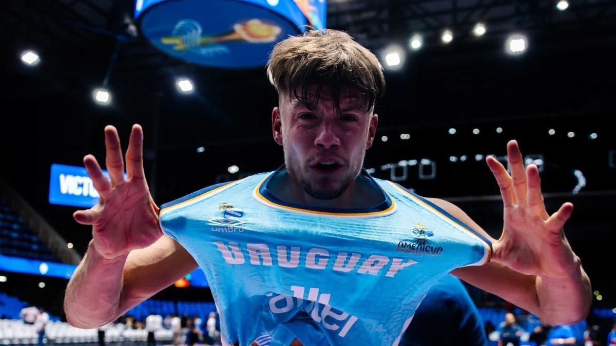 "Joaquín Rodríguez opinó sobre la AmeriCup en su paso por Mercedes" "Tras su destacada actuación en la AmeriCup con Uruguay, el mercedario Joaquín Rodríguez compartió sus impresiones sobre el torneo y el presente del básquetbol."